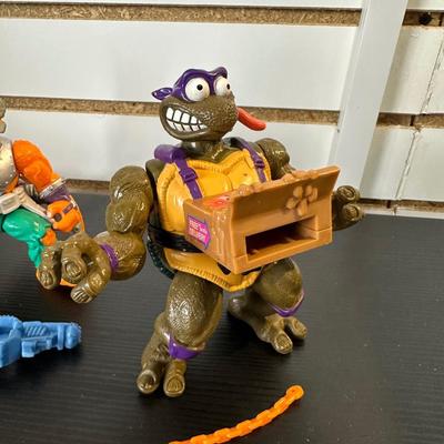NINJA TURTLE ACTION FIGURES