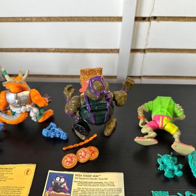NINJA TURTLE ACTION FIGURES
