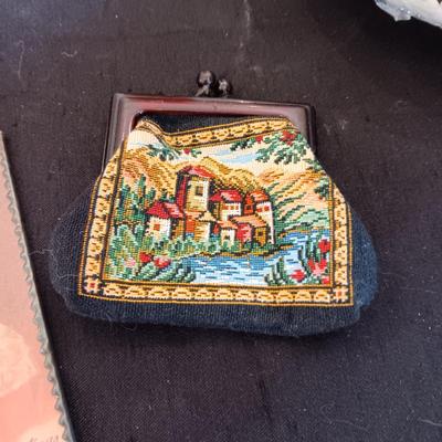 MISC DECOR AND COLLECTIBLES