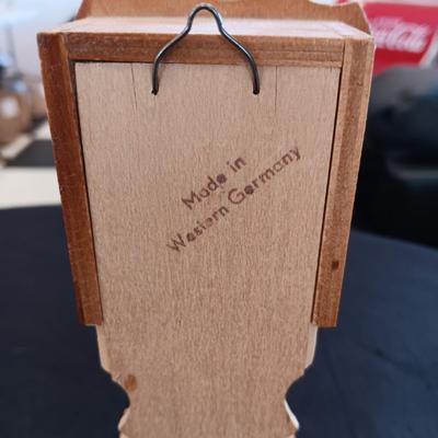 MISC DECOR AND COLLECTIBLES