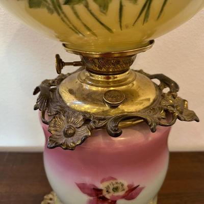 BEAUTIFUL HAND PAINTED PARLOR LAMP