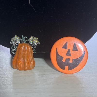 2 Halloween pins