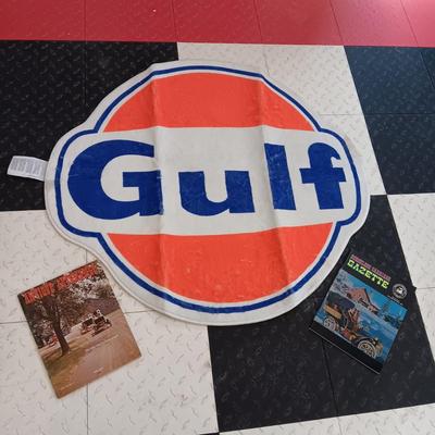 GULF THROW RUG AND 2 MAGAZINES