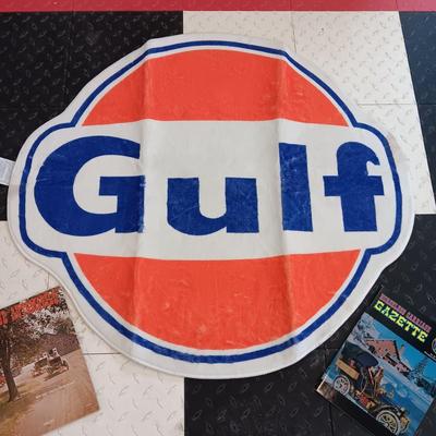 GULF THROW RUG AND 2 MAGAZINES