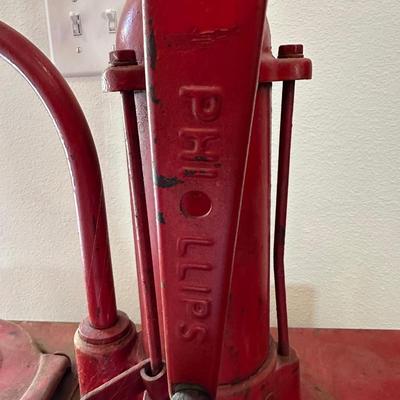 MOBIL OIL ARCTIC HIGHBOY OIL TANK AND PUMP DISPENSING SYSTEM