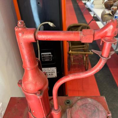 MOBIL OIL ARCTIC HIGHBOY OIL TANK AND PUMP DISPENSING SYSTEM