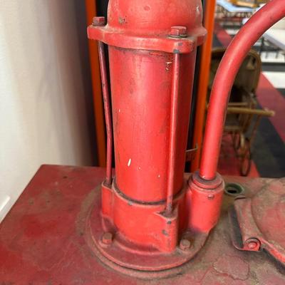 MOBIL OIL ARCTIC HIGHBOY OIL TANK AND PUMP DISPENSING SYSTEM