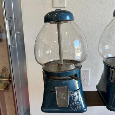 TRIPLE PENNY CANDY MACHINE WITH KEY