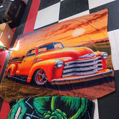 2 SUPER SOFT THROW BLANKETS