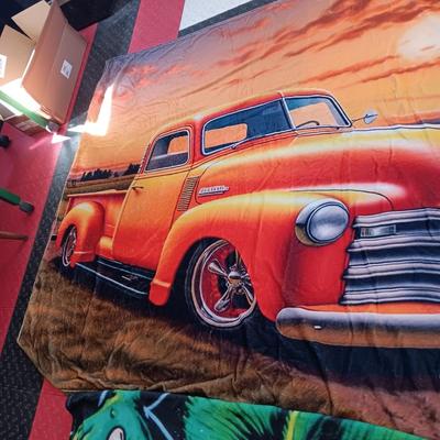 2 SUPER SOFT THROW BLANKETS