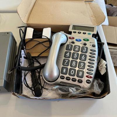 MAGNAVOX COMBO VHS/DVD PLAYER, TELEPHONE AND A SMALL BLUETOOTH RADIO