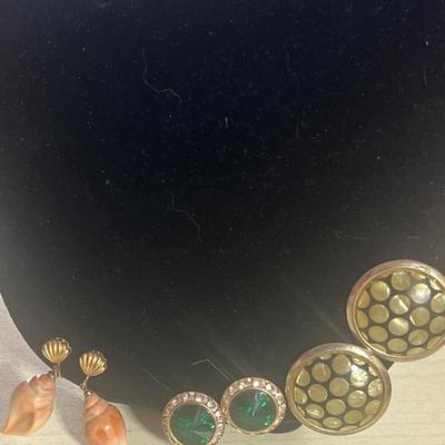 Assorted golden toned clip on earrings