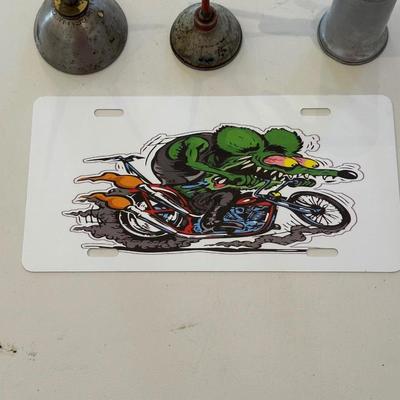 VINTAGE OIL CANS AND RAT FINK LICENSE PLATE