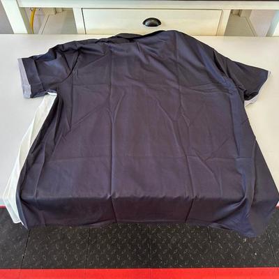 NEW MEN'S SHIRT 4XL AND A BEANIE