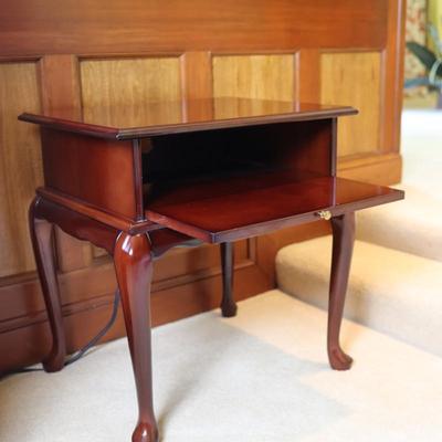 BOMBAY CO. Queen Anne Style Mahogany Side Table