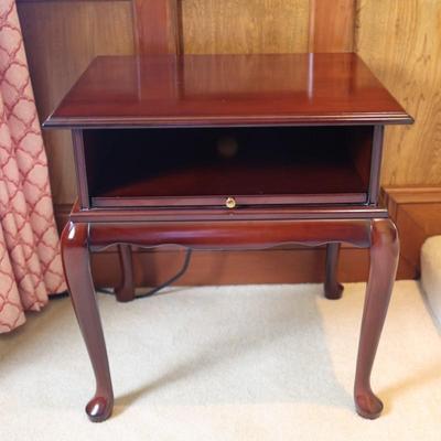 BOMBAY CO. Queen Anne Style Mahogany Side Table