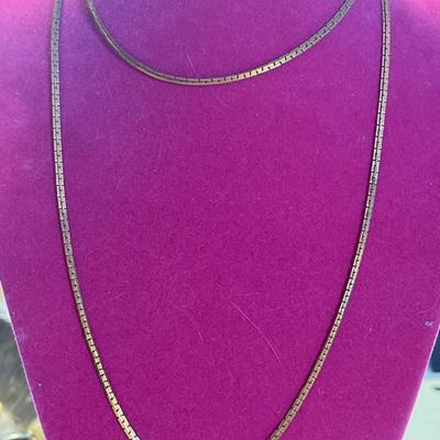 Simple golden toned chain