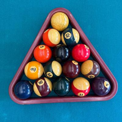 Brunswick Monarch Pool Table w/ Cues. *Read description before bidding