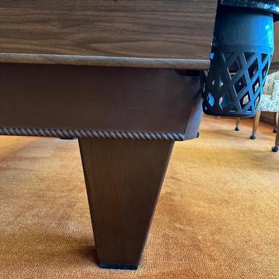 Brunswick Monarch Pool Table w/ Cues. *Read description before bidding