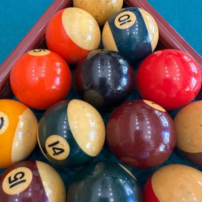 Brunswick Monarch Pool Table w/ Cues. *Read description before bidding
