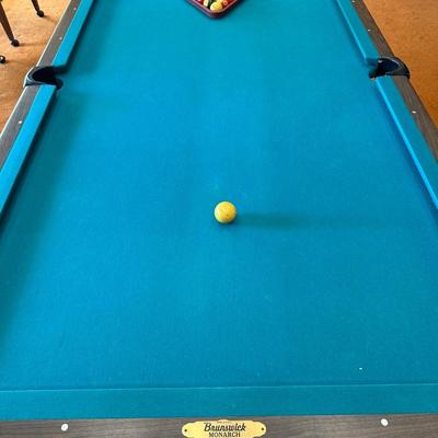 Brunswick Monarch Pool Table w/ Cues. *Read description before bidding