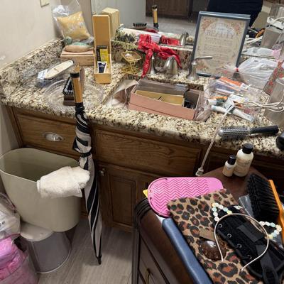 Lot 4: Vanity & Bathroom Selection