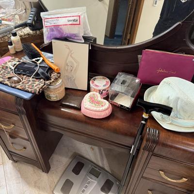 Lot 4: Vanity & Bathroom Selection