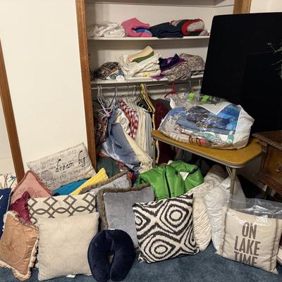 Lot 5: Beautiful Vanity, Linens & More