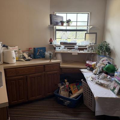 Lot 6: Laundry Room Selection