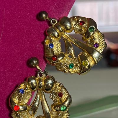 Gold toned Christmas reef clip on earrings