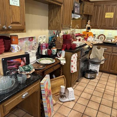 Lot 10: Kitchen Counter Left Selection