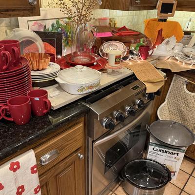 Lot 10: Kitchen Counter Left Selection
