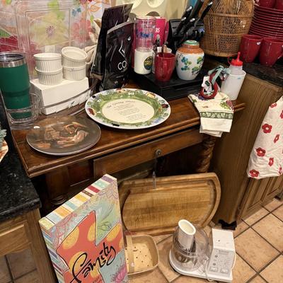 Lot 10: Kitchen Counter Left Selection