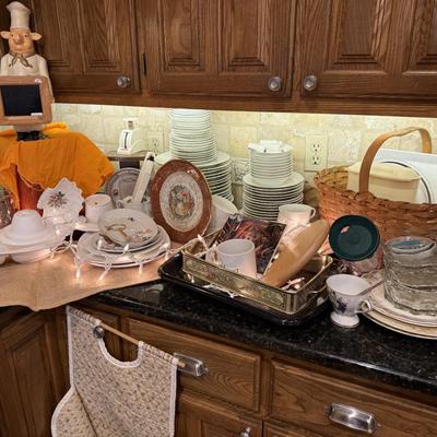 Lot 10: Kitchen Counter Left Selection