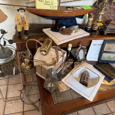 Lot 11: Amazing Yacht & More