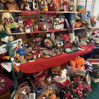 Lot 14: Holiday Selection