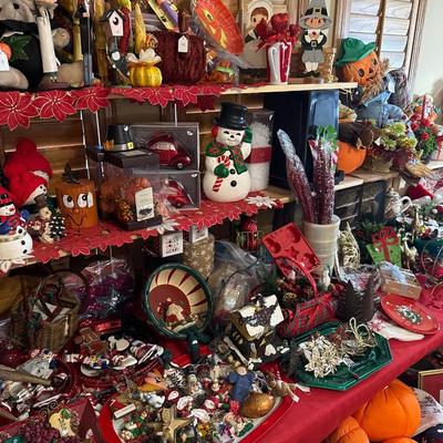 Lot 14: Holiday Selection