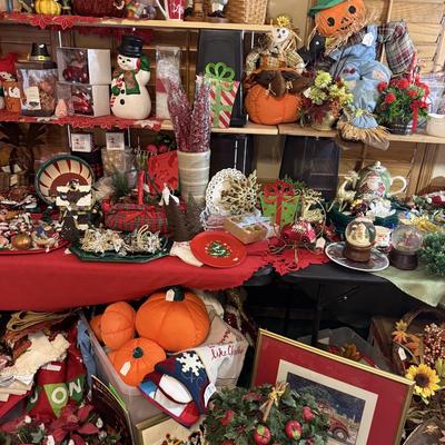 Lot 14: Holiday Selection