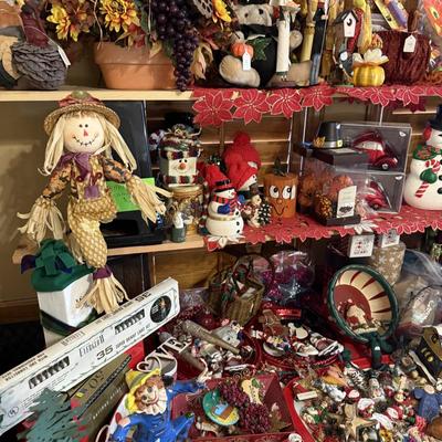 Lot 14: Holiday Selection