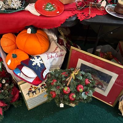 Lot 14: Holiday Selection