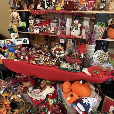 Lot 14: Holiday Selection