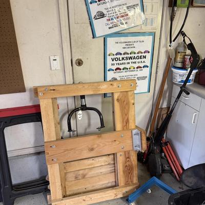 Lot 17: Garage / Far left wall selection