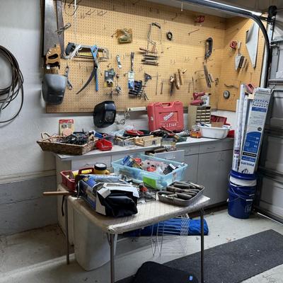 Lot 19: Garage / Tools Selection