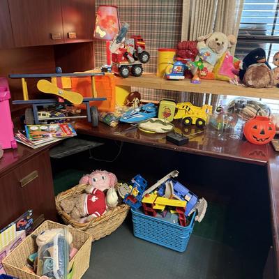 Lot 23: Kids Toys, Desk & More