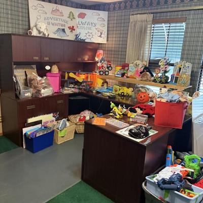 Lot 23: Kids Toys, Desk & More