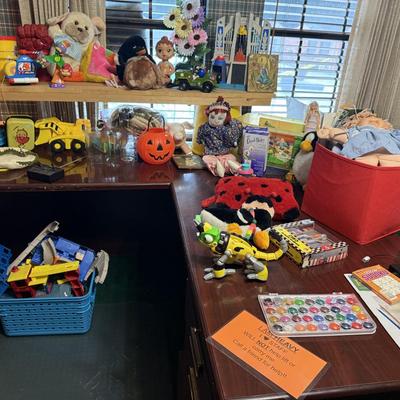 Lot 23: Kids Toys, Desk & More