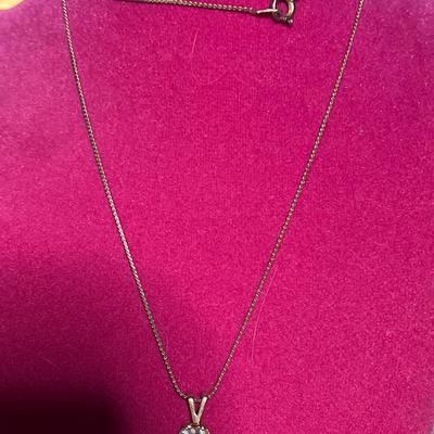 Gold toned heart necklace