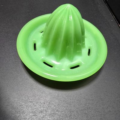 Vintage jadeite juicer reamer