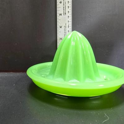 Vintage jadeite juicer reamer