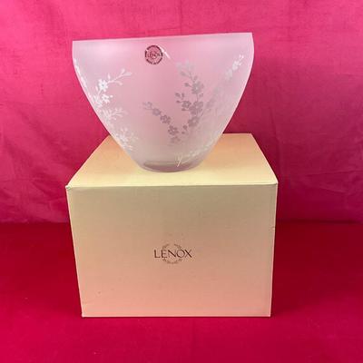 Lot A 485 Lenox Vintage Picture”Bellina” Bowl NEW